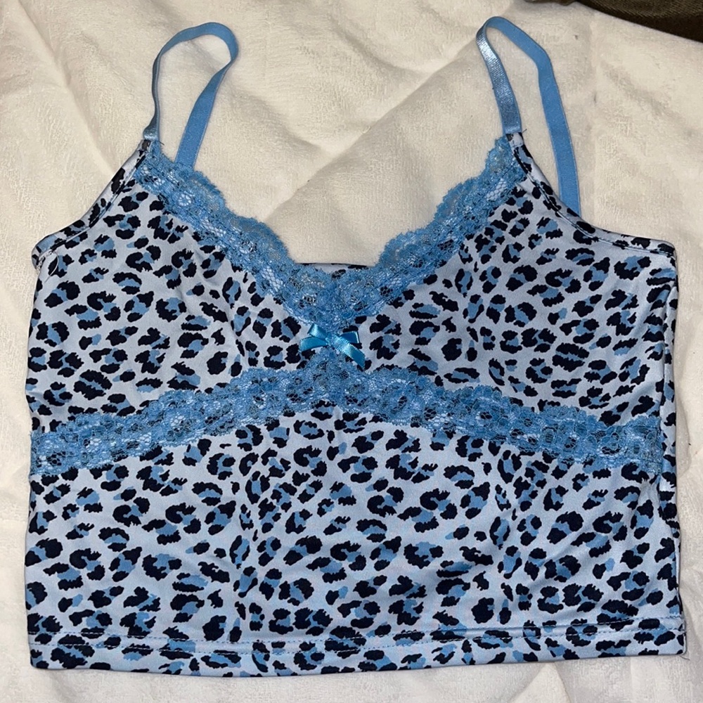 blue leopard crop top